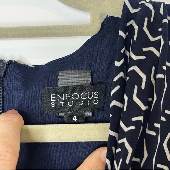 Enfocus Studio Women’s Navy Blue and White Pattern Jumpsuit, Size 4 - Picture 3 of 8